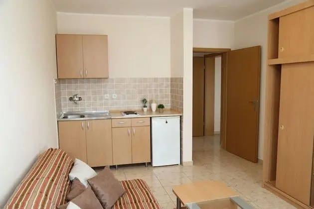 Comfort Apart Daire, Havuz Manzaralı