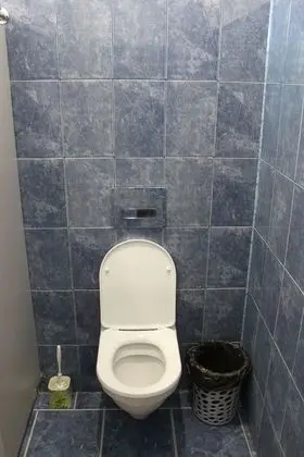 Ortak Ranzalı Oda, Ortak Banyo