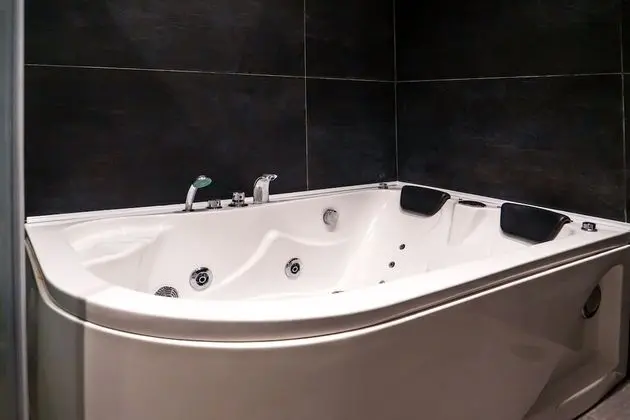 Junior Süit, Sıcak Su Havuzu, Şehir Manzaralı