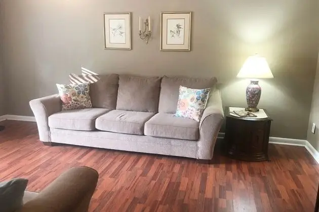 Ev (Comfortable 2 bedroom close to Waycro)