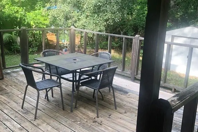 Ev (Comfortable 2 bedroom close to Waycro)