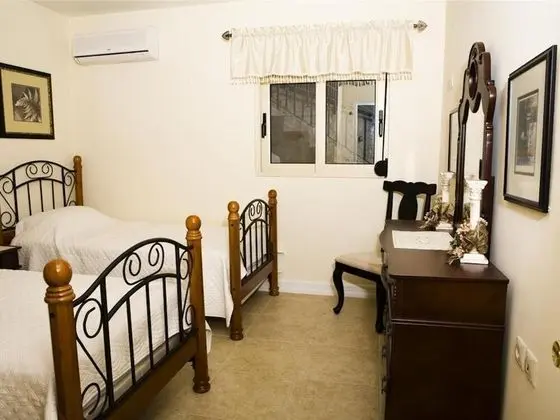 Ev, 5 Yatak Odası, Engellilere Uygun, Sigara İçilebilir