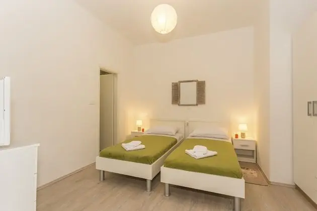 Apart Daire, 2 Tek Kişilik Yatak