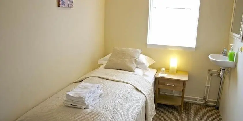 Tek Kişilik Oda, Ortak Banyo