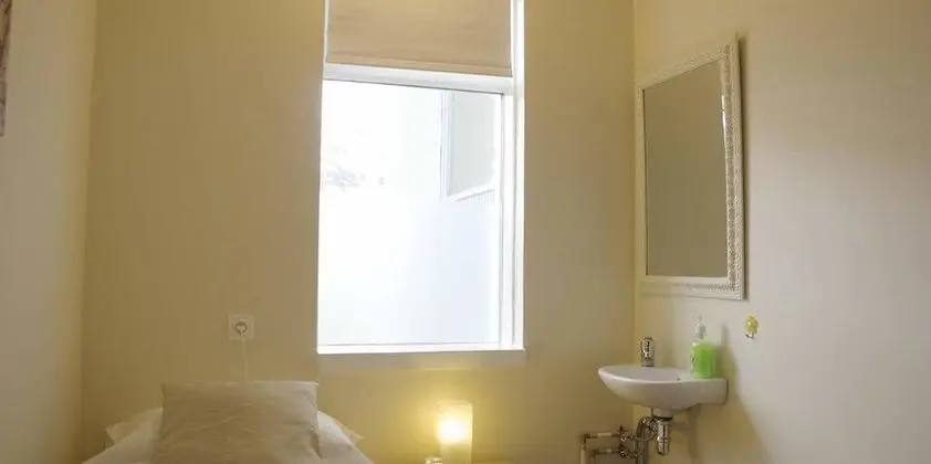 Tek Kişilik Oda, Ortak Banyo