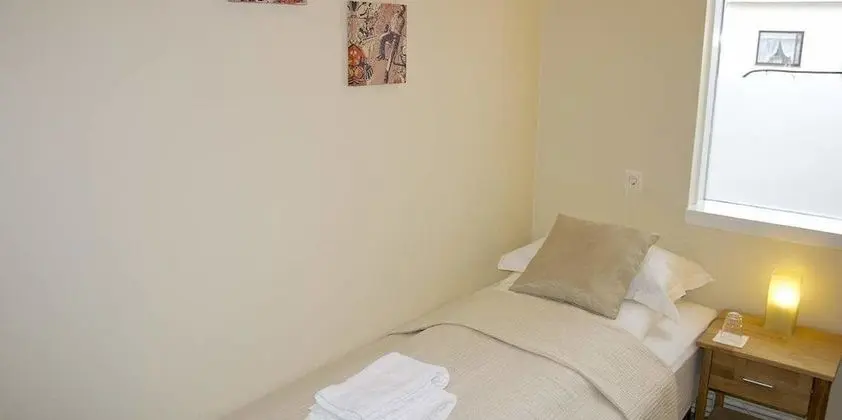 Tek Kişilik Oda, Ortak Banyo