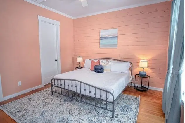 Ev (2 Bedrooms)