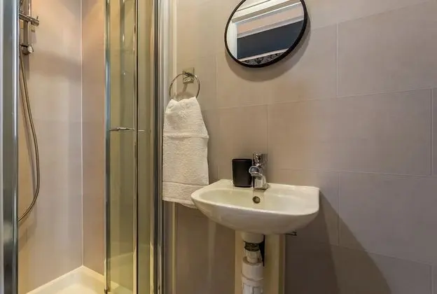 Luxury Tek Büyük Yataklı Oda, Banyolu/Duşlu