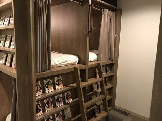 Standard Oda, Sadece erkekler için (Lower Capsule, Free Drink)