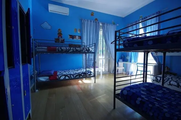 Ortak Ranzalı Oda, 1 Tek Kişilik Yatak