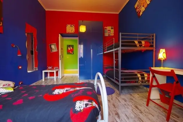 Ortak Ranzalı Oda, 1 Tek Kişilik Yatak