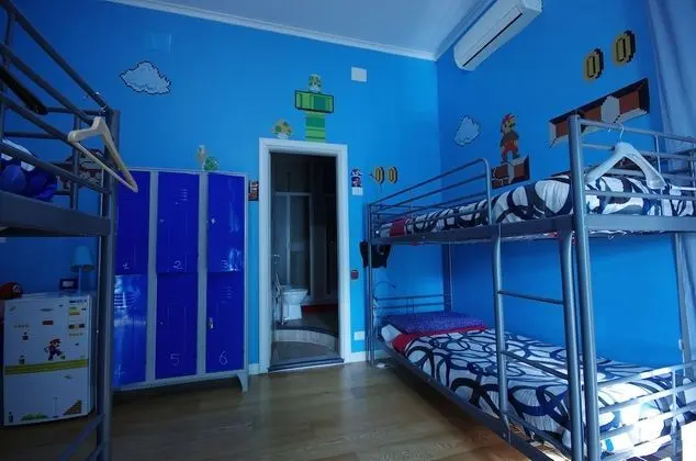 Ortak Ranzalı Oda, 1 Tek Kişilik Yatak