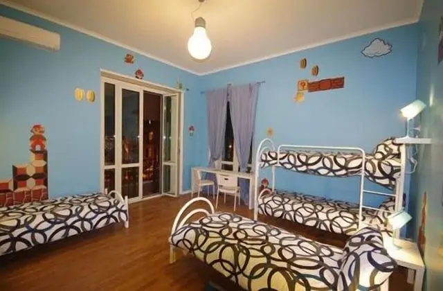 Ortak Ranzalı Oda, 1 Tek Kişilik Yatak