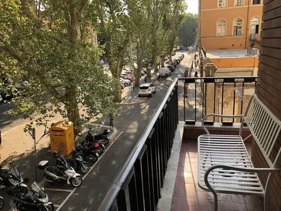 Ortak Ranzalı Oda, 1 Tek Kişilik Yatak