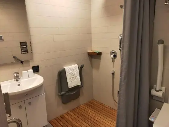 Basic Tek Büyük Yataklı Oda
