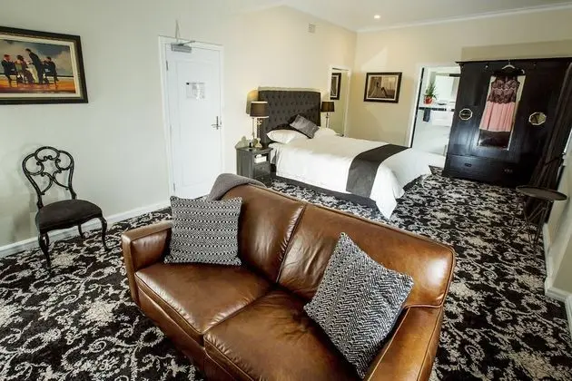Premier Oda (With Lounge)