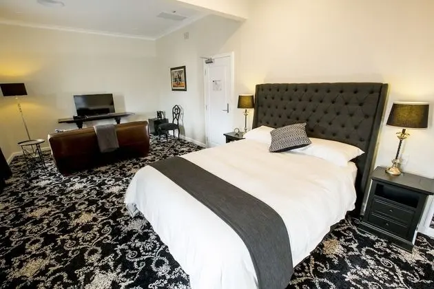 Premier Oda (With Lounge)