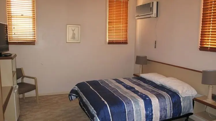 Basic Tek Büyük Yataklı Oda