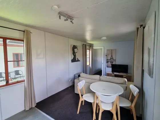 Kulübe, Özel Banyo (Large Self-Contained)