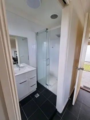 Kulübe, Özel Banyo (Small Self-Contained)