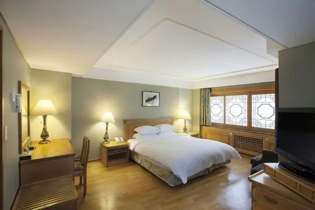 Süit, 1 Büyük (Queen) Boy Yatak, Sigara İçilmez, Balkon