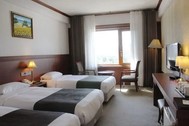 Deluxe Üç Kişilik Oda, Göl Manzaralı