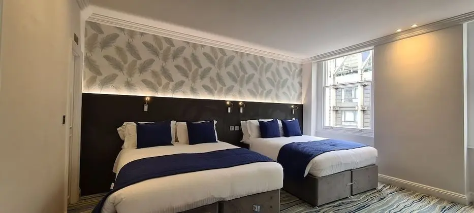 Deluxe Dört Kişilik Oda