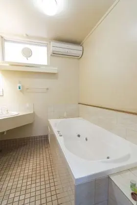 Standard Oda, Sıcak Su Küveti