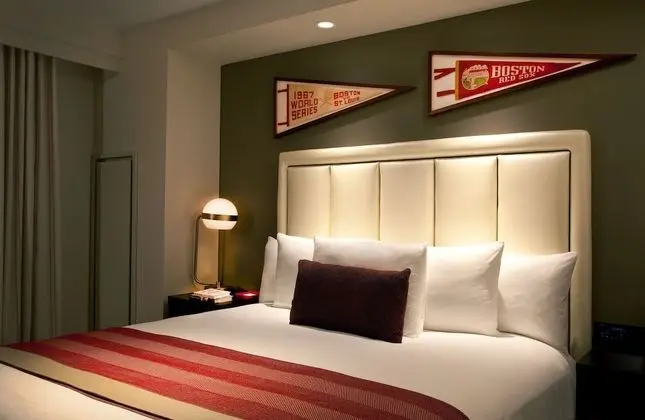 Süit (Fenway Park Suite)