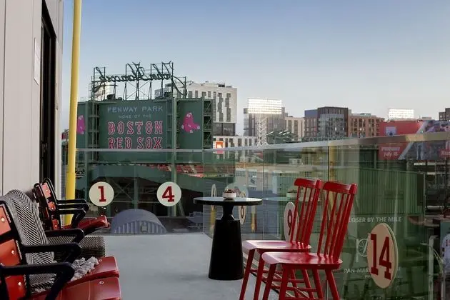 Süit (Fenway Park Suite)