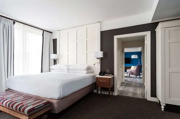 Suite, 1 King Bed with Sofa bed, Accessible, Kitchenette (Homey)