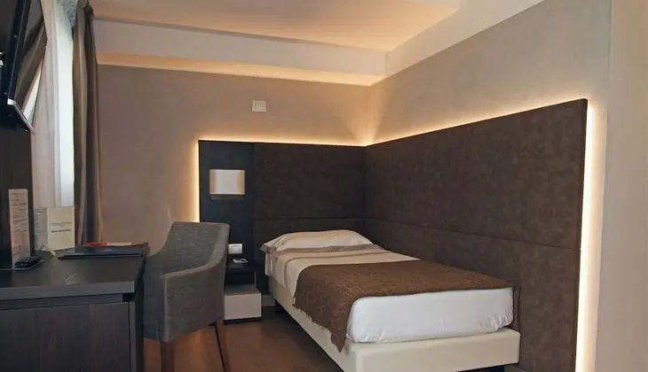 Standard Tek Büyük Yataklı Oda