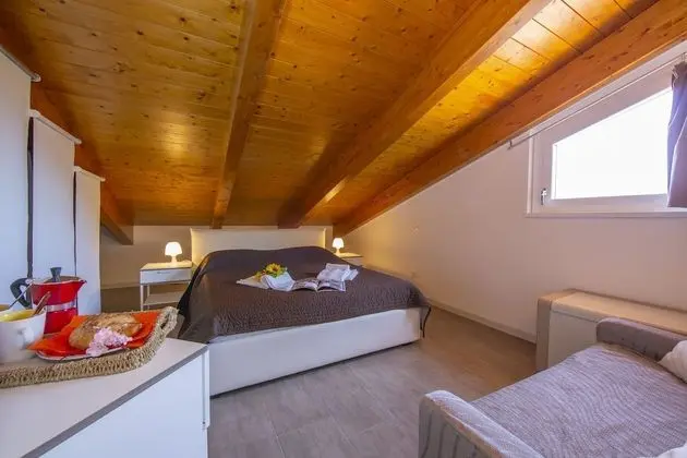 Family Apart Daire, Birden Çok Yatak, 2 Banyolu, Dağ Yamacı (Como Lake Modern Apartment Ulivi)