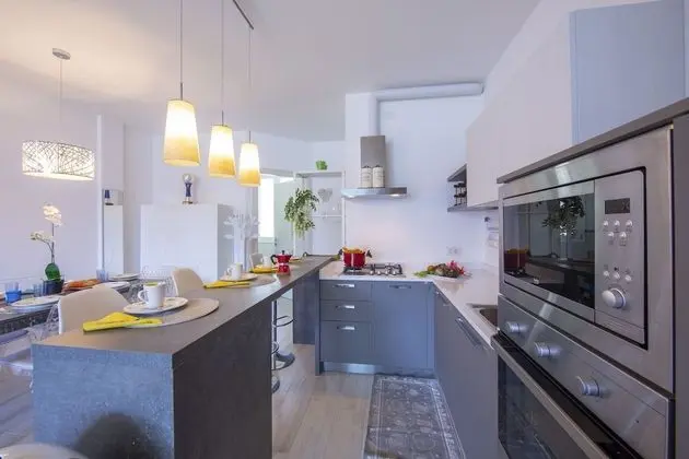 Family Apart Daire, Birden Çok Yatak, 2 Banyolu, Dağ Yamacı (Como Lake Modern Apartment Ulivi)