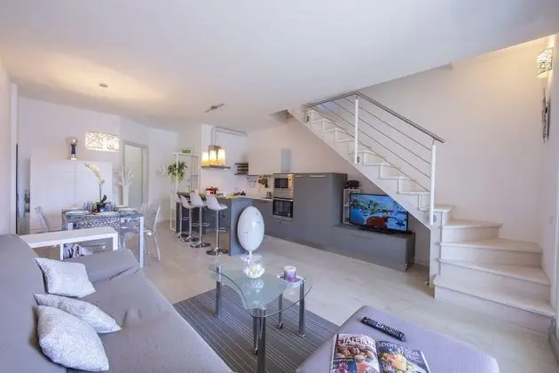 Family Apart Daire, Birden Çok Yatak, 2 Banyolu, Dağ Yamacı (Como Lake Modern Apartment Ulivi)