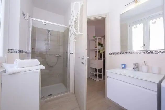 Family Apart Daire, Birden Çok Yatak, 2 Banyolu, Dağ Yamacı (Como Lake Modern Apartment Ulivi)