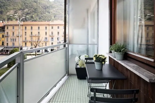 Luxury Apart Daire, Teras, Göl Manzaralı (Cavour)