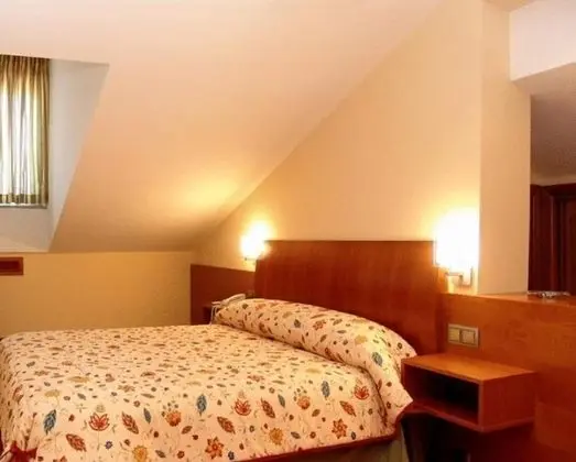 Büyük Yataklı Tek Kişilik Oda