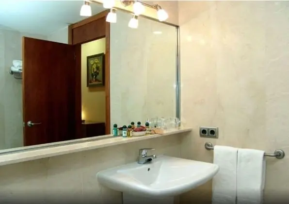 Büyük Yataklı Tek Kişilik Oda