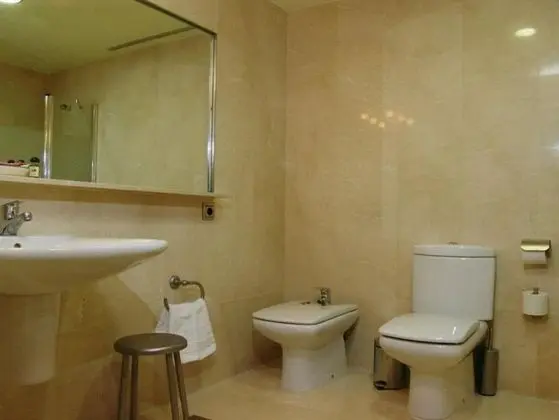 Büyük Yataklı Tek Kişilik Oda