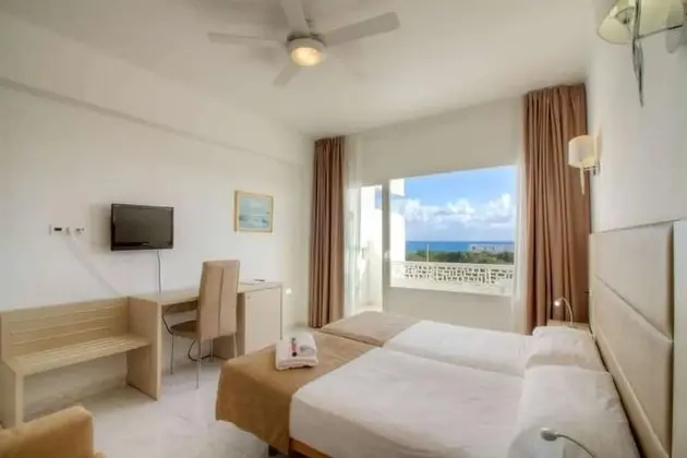 Tek Büyük veya İki Ayrı Yataklı Oda, Balkon