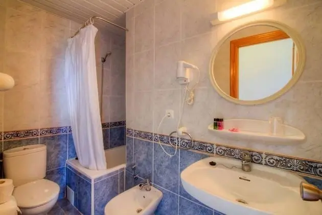 Tek Büyük veya İki Ayrı Yataklı Oda, Balkon