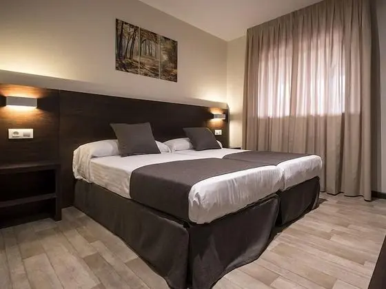 İki Ayrı Yataklı Oda, Dağ Manzaralı