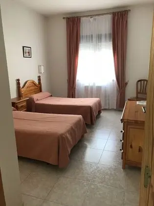 Büyük Yataklı Tek Kişilik Oda