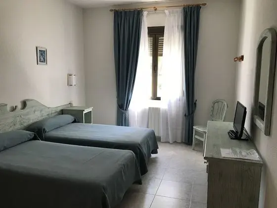 Büyük Yataklı Tek Kişilik Oda