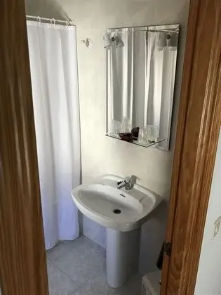 Büyük Yataklı Tek Kişilik Oda