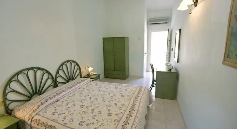 Basic Tek Büyük veya İki Ayrı Yataklı Oda