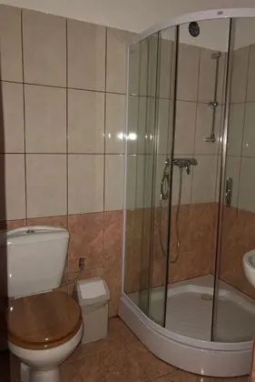 Üç Kişilik Oda, Birden Çok Yatak