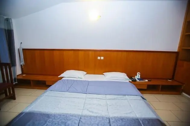 Senior Tek Büyük Yataklı Oda