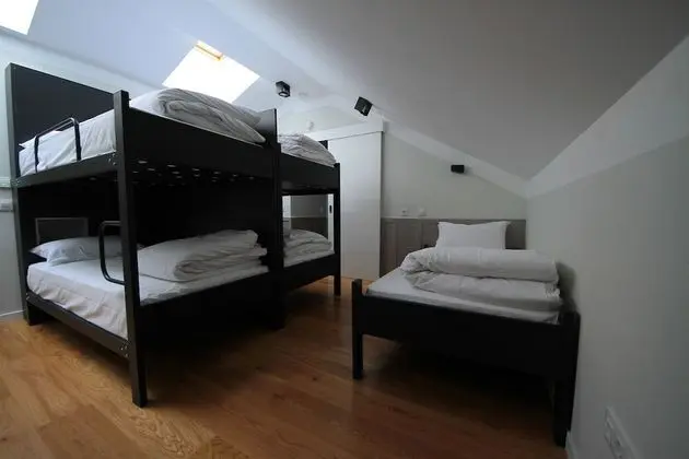 Ortak Ranzalı Oda, Sadece erkekler için (1 bed in a 5 persons shared room)